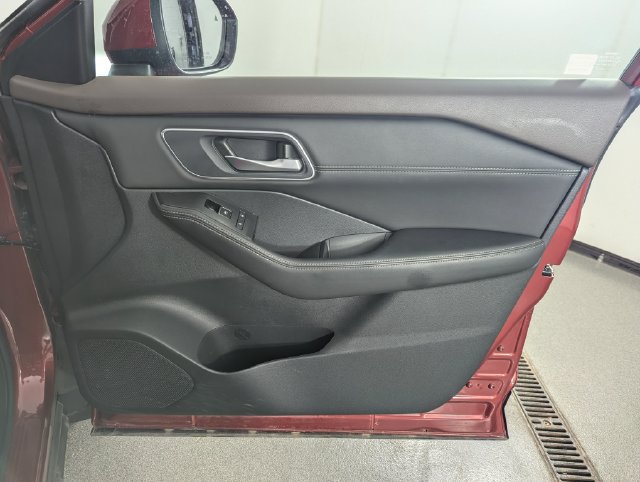 Used 2022 Nissan Rogue Platinum AWD/4WD image 21