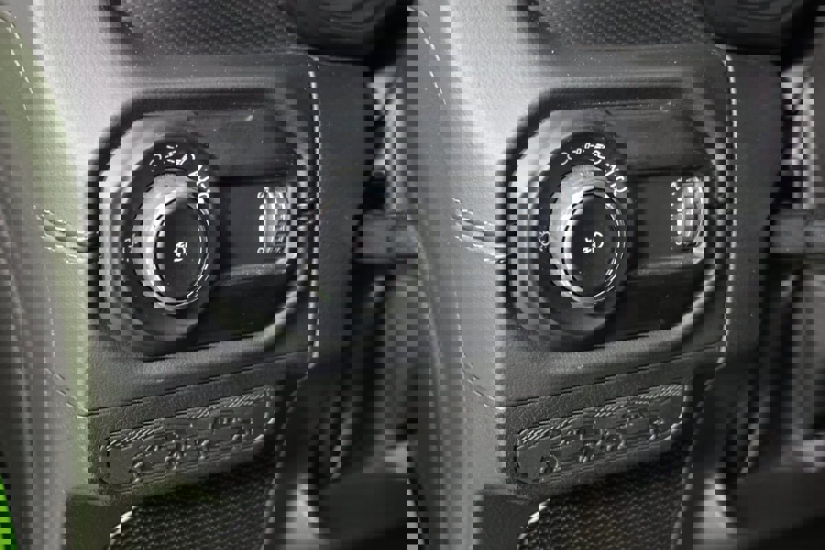 Used 2025 Jeep Wrangler Unlimited Rubicon image 23