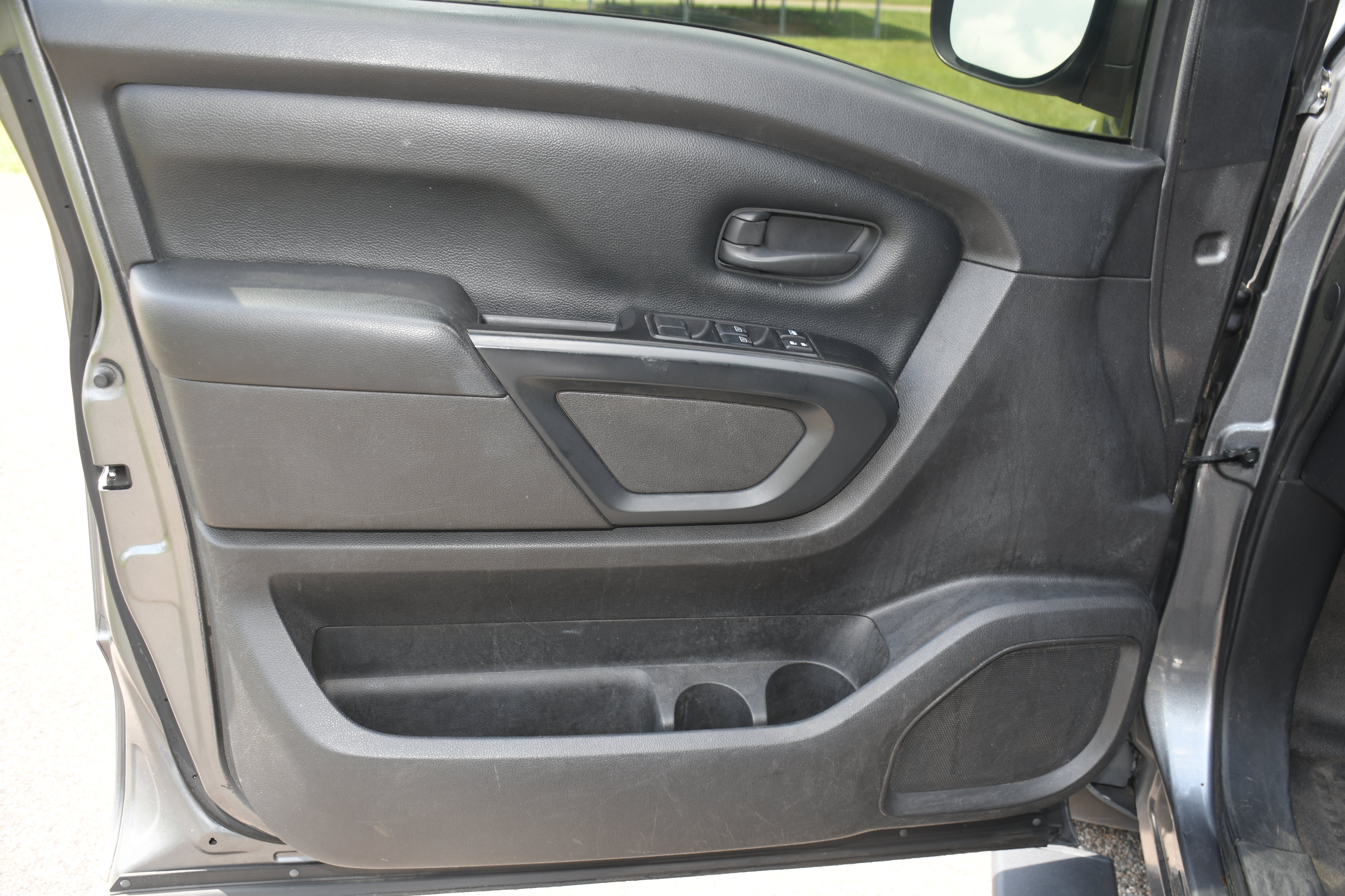 Used 2017 Nissan Titan S RWD image 9