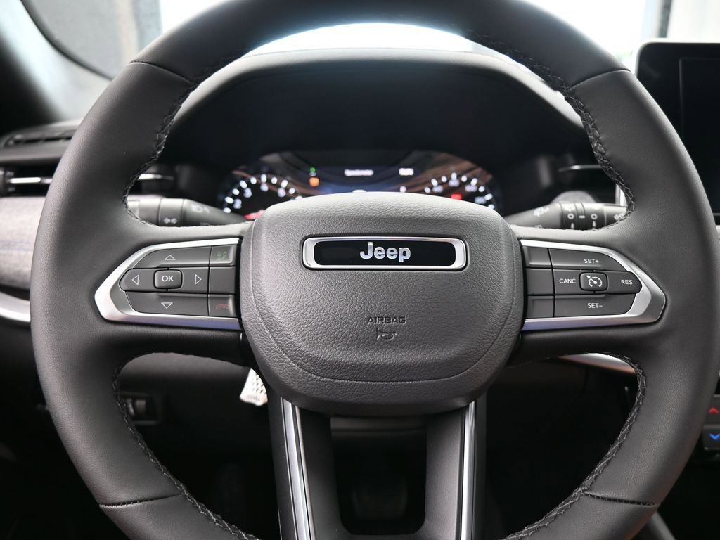 Used 2026 Jeep Compass Latitude AWD/4WD image 25