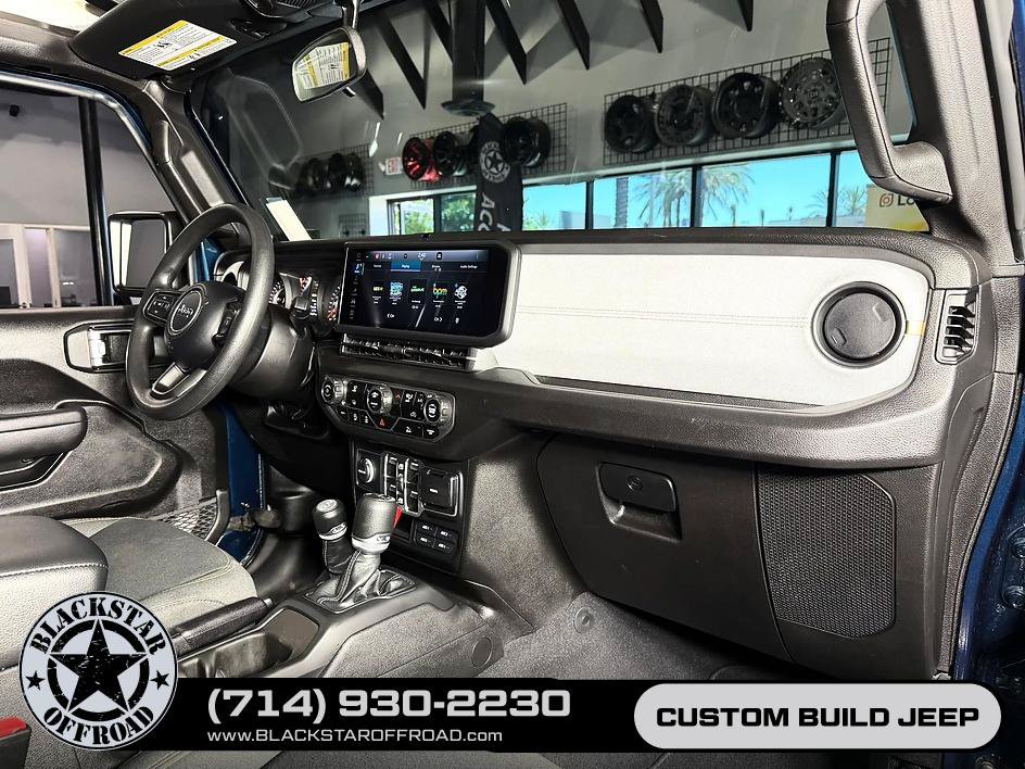 Used 2025 Jeep Gladiator Sport AWD/4WD image 19