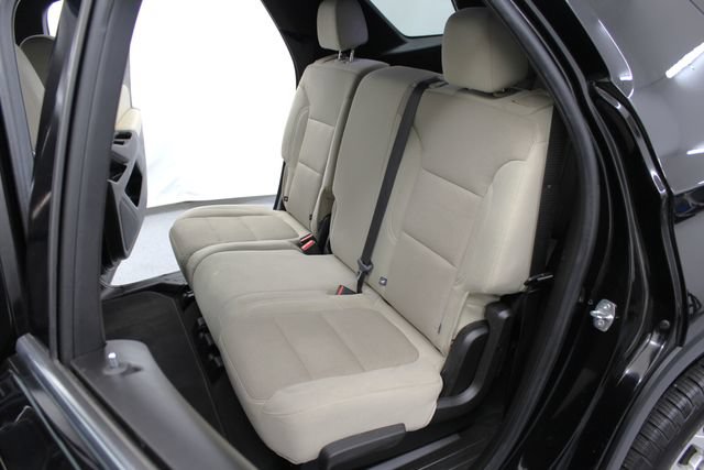 Used 2022 Chevrolet Traverse LS FWD image 18