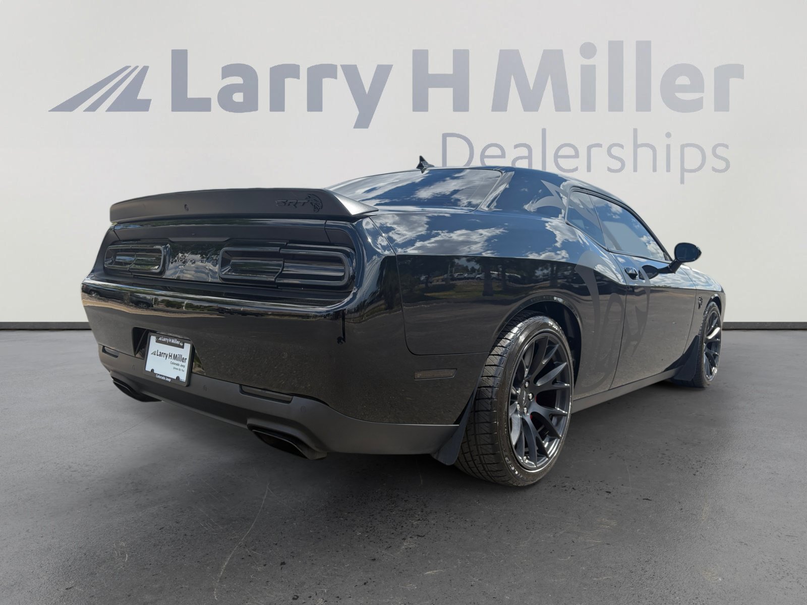 Used 2016 Dodge Challenger SRT Hellcat RWD image 5