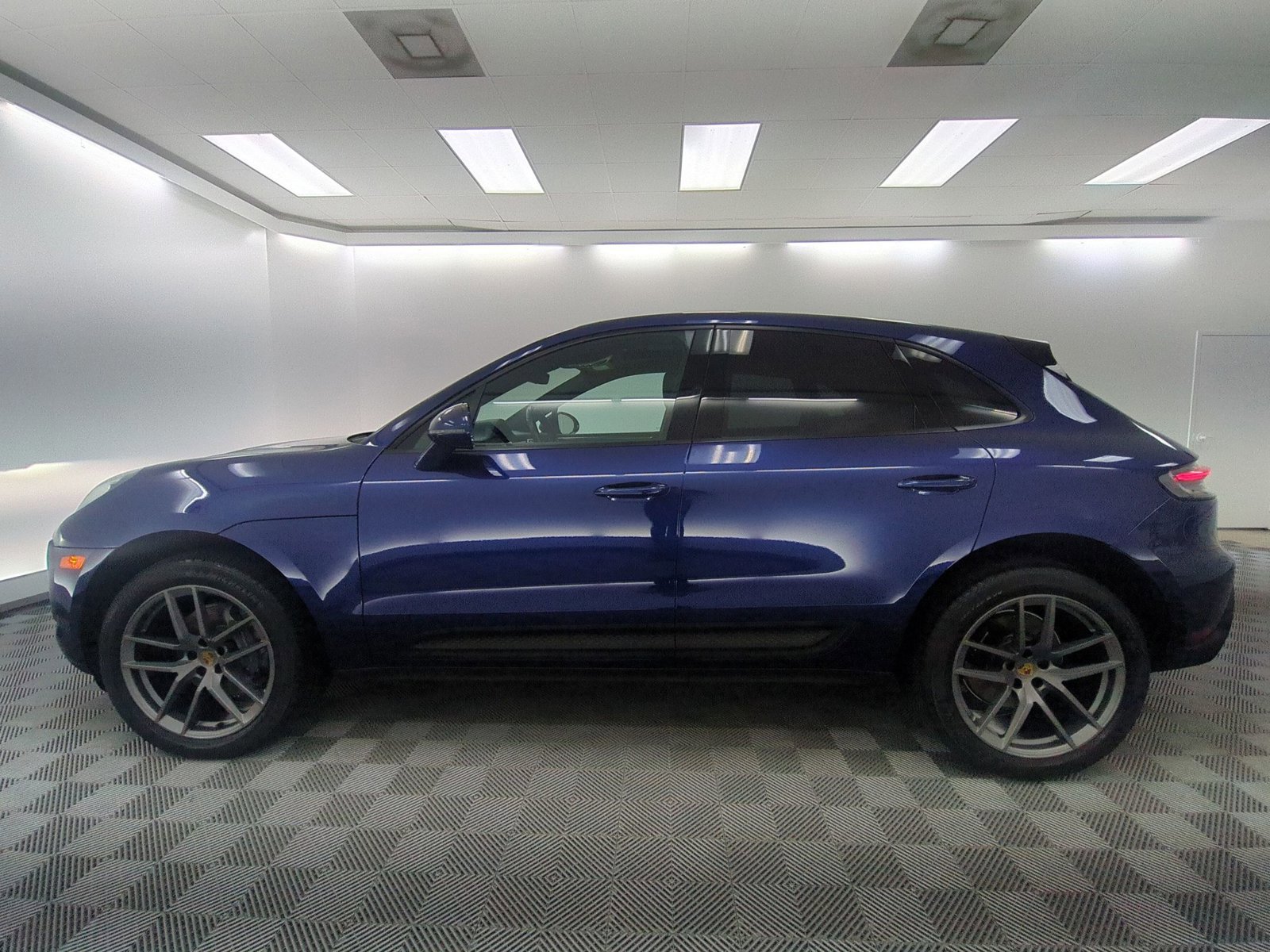 Certified 2022 Porsche Macan AWD/4WD video 2