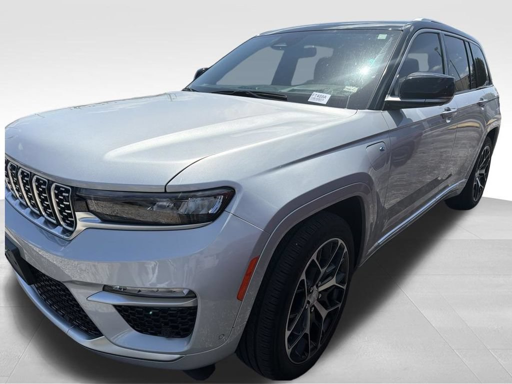 Used 2022 Jeep Grand Cherokee Summit AWD/4WD image 9