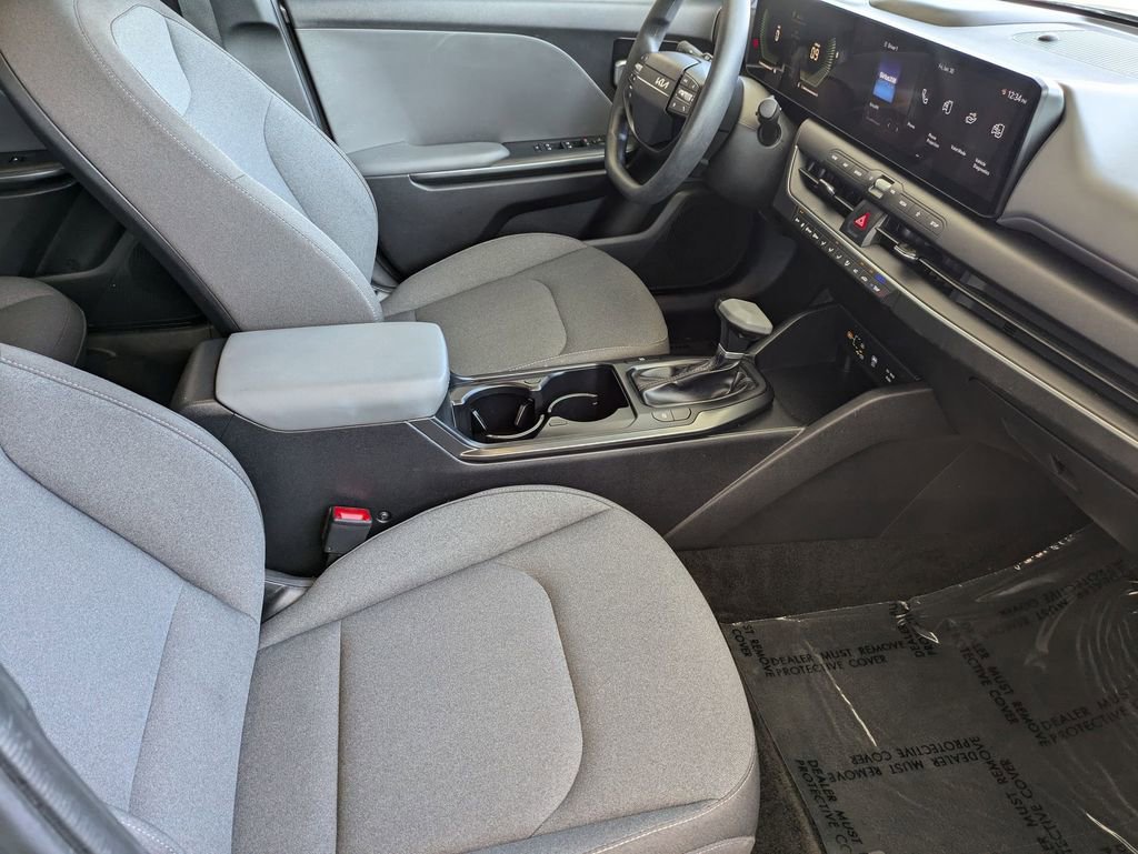 Used 2025 Kia K4 LXS image 30