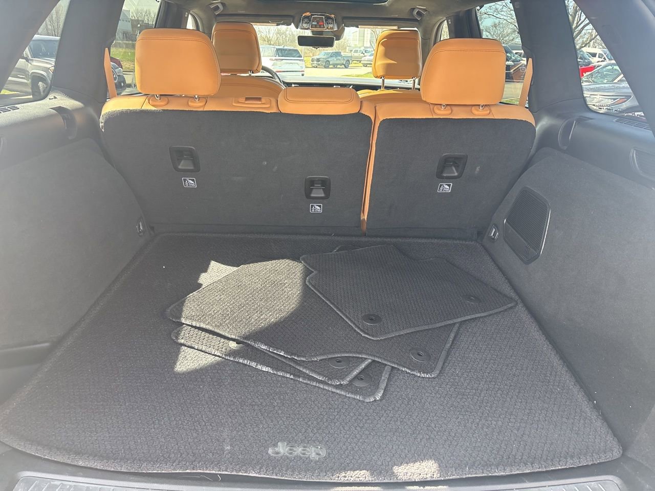 Used 2024 Jeep Grand Cherokee Summit image 13