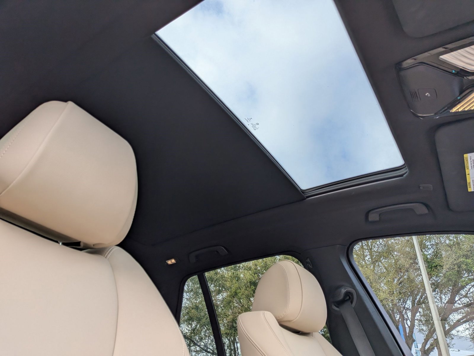 Used 2022 BMW X5 xDrive40i w/ Parking Assistance Package image 21