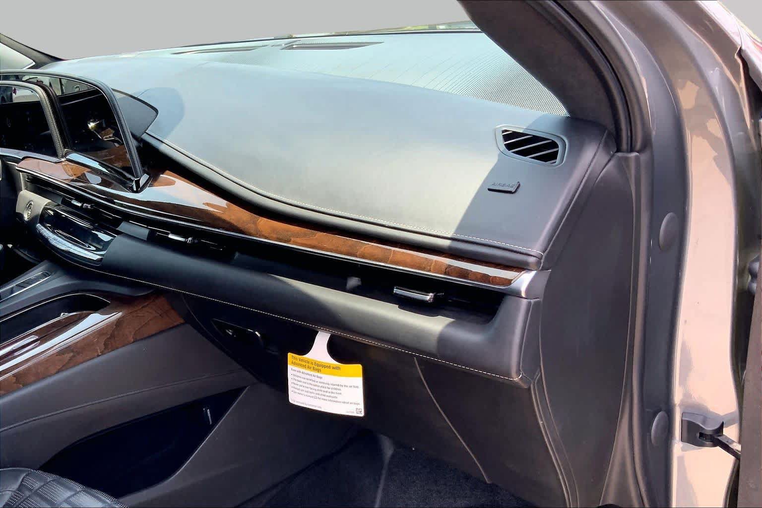 Used 2022 Cadillac Escalade Premium Luxury Platinum w/ Heavy-Duty Trailer Package AWD/4WD image 19