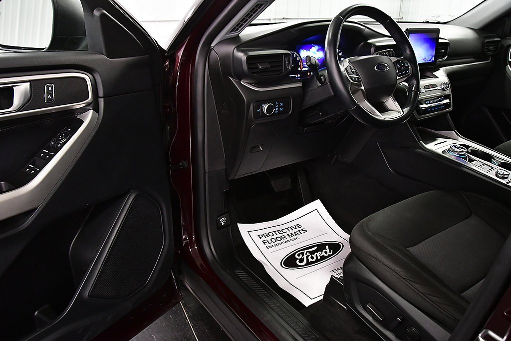Used 2022 Ford Explorer XLT image 16