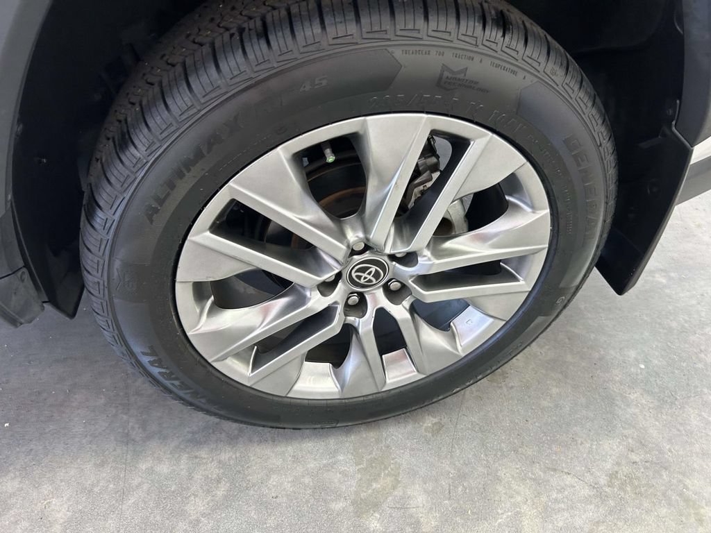 Used 2024 Toyota RAV4 XLE Premium FWD image 9