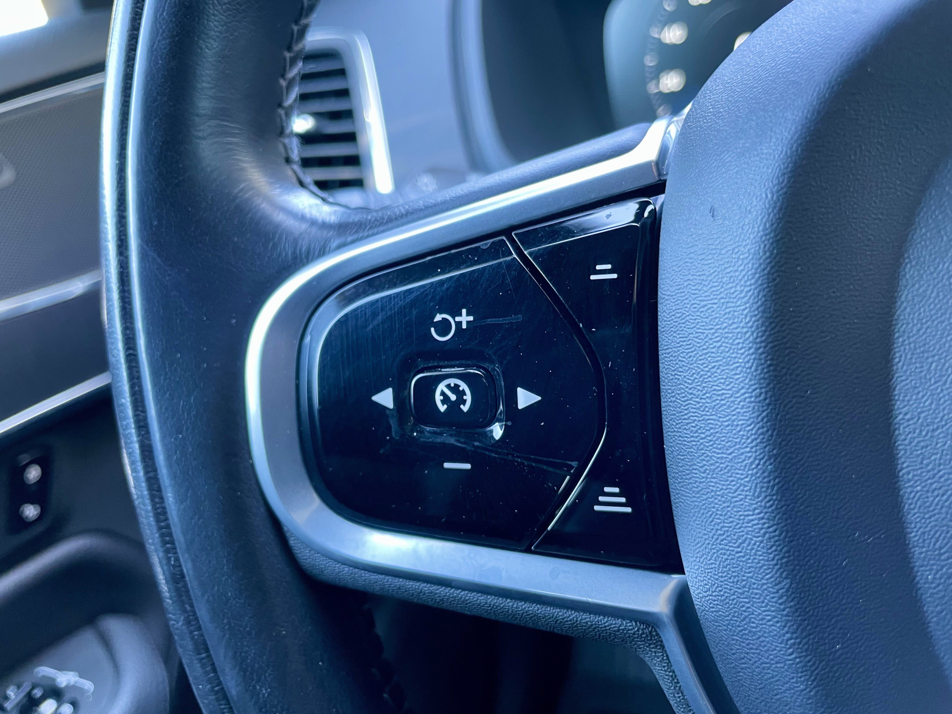 Used 2020 Volvo XC90 T6 Momentum AWD/4WD image 23