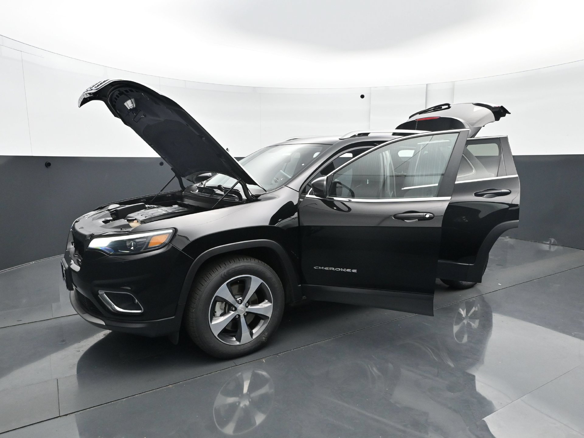 Used 2019 Jeep Cherokee Limited w/ Trailer Tow Group AWD/4WD image 29