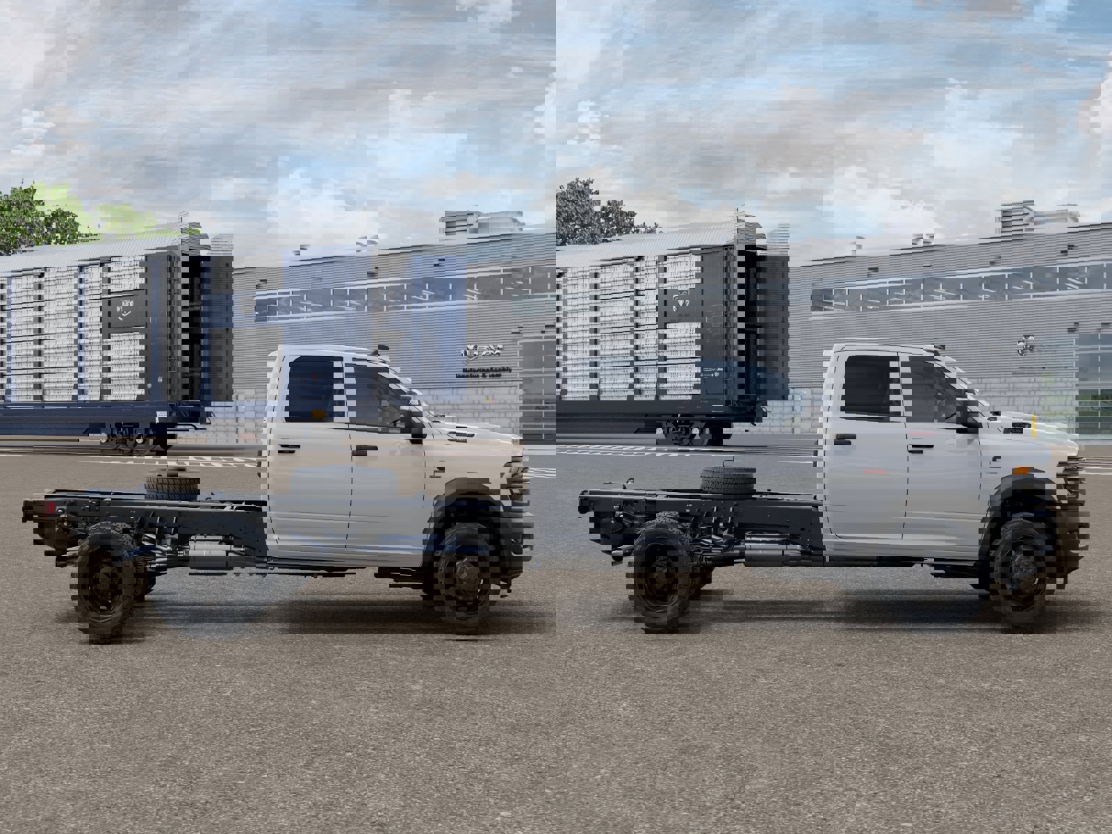 New 2026 RAM 5500 Tradesman AWD/4WD image 12