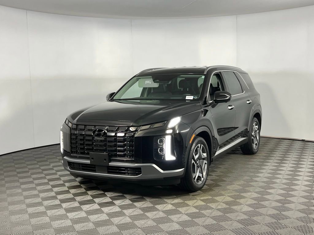 Used 2023 Hyundai Palisade Limited w/ Winter Package image 3