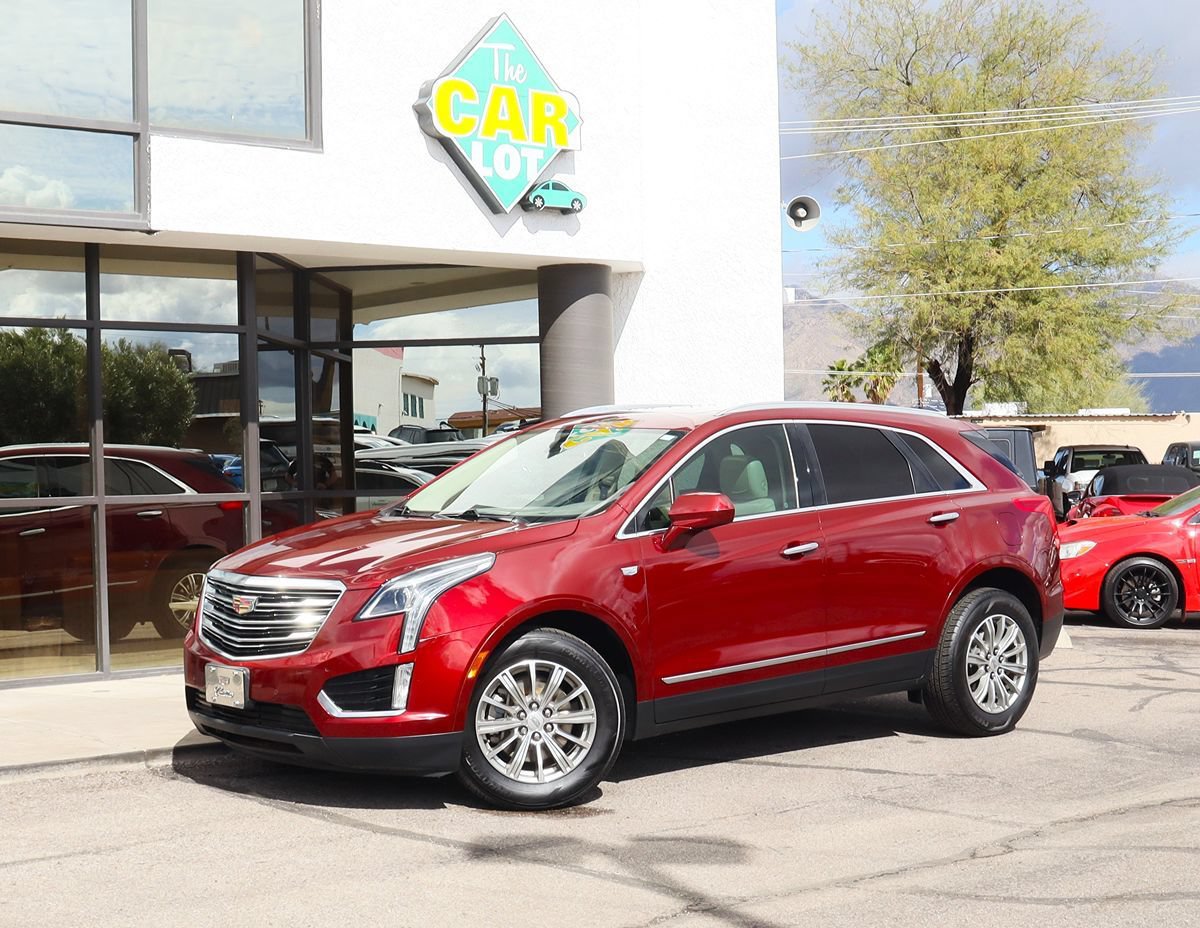 Used 2017 Cadillac XT5 Luxury w/ Driver Awareness Package FWD image 3