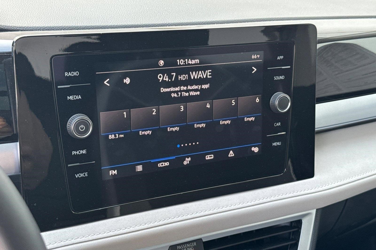 Used 2025 Volkswagen Taos SE w/ Panoramic Sunroof Package image 23