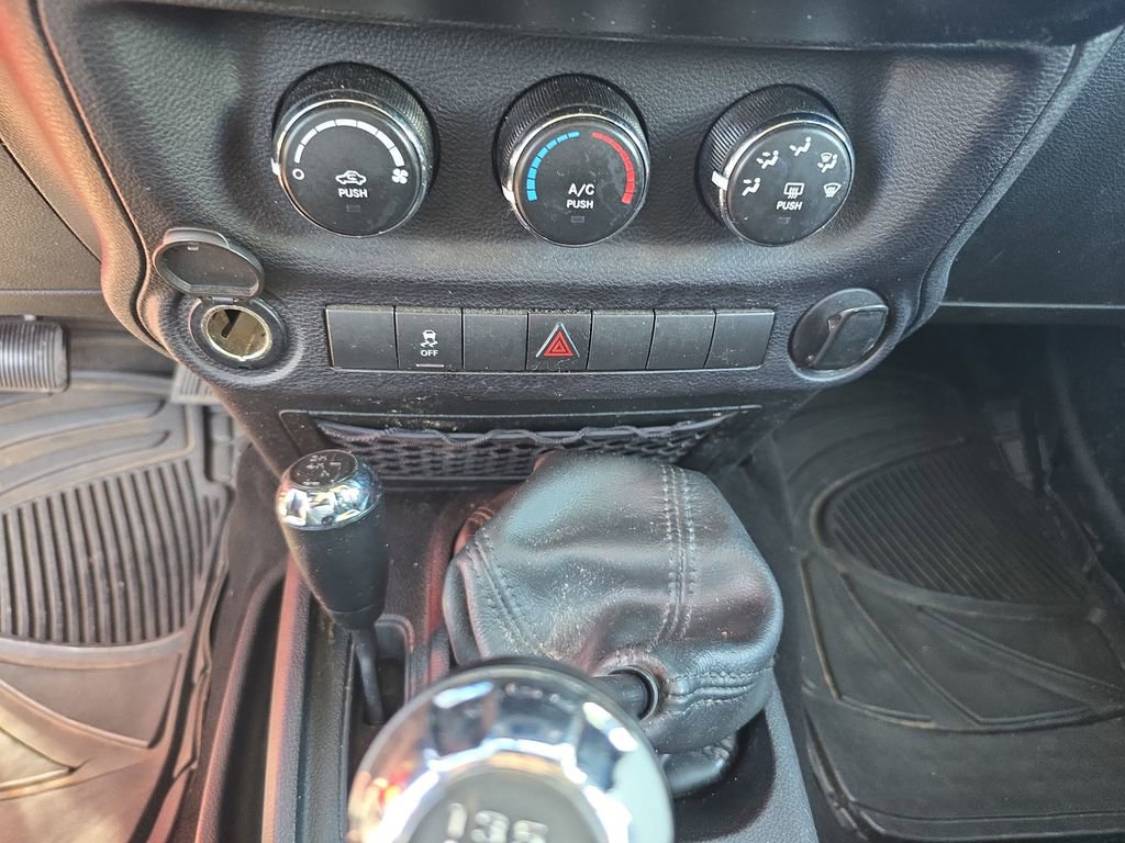 Used 2016 Jeep Wrangler Unlimited Sport w/ Connectivity Group image 17