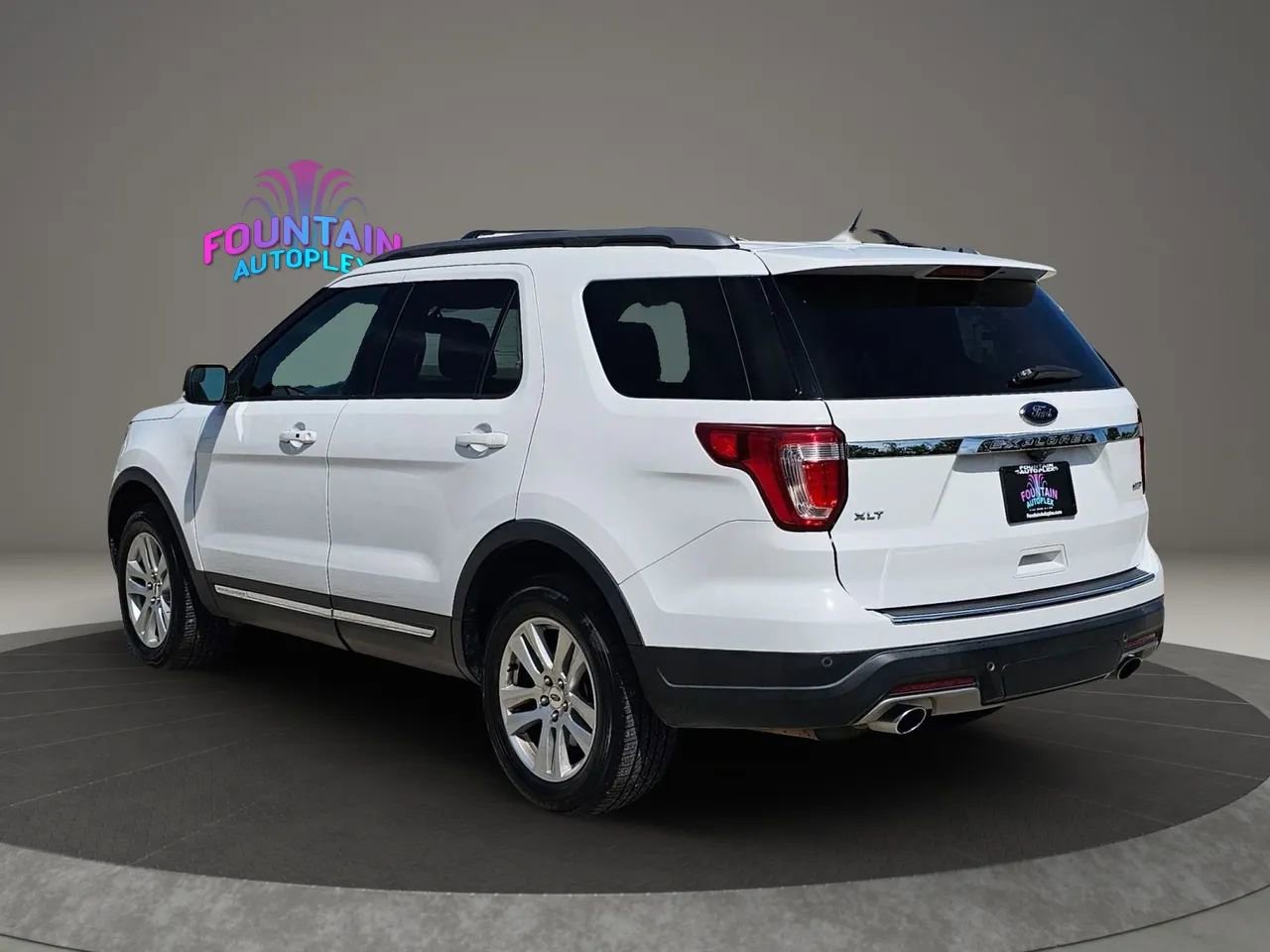 Used 2018 Ford Explorer XLT w/ Equipment Group 202A AWD/4WD image 3