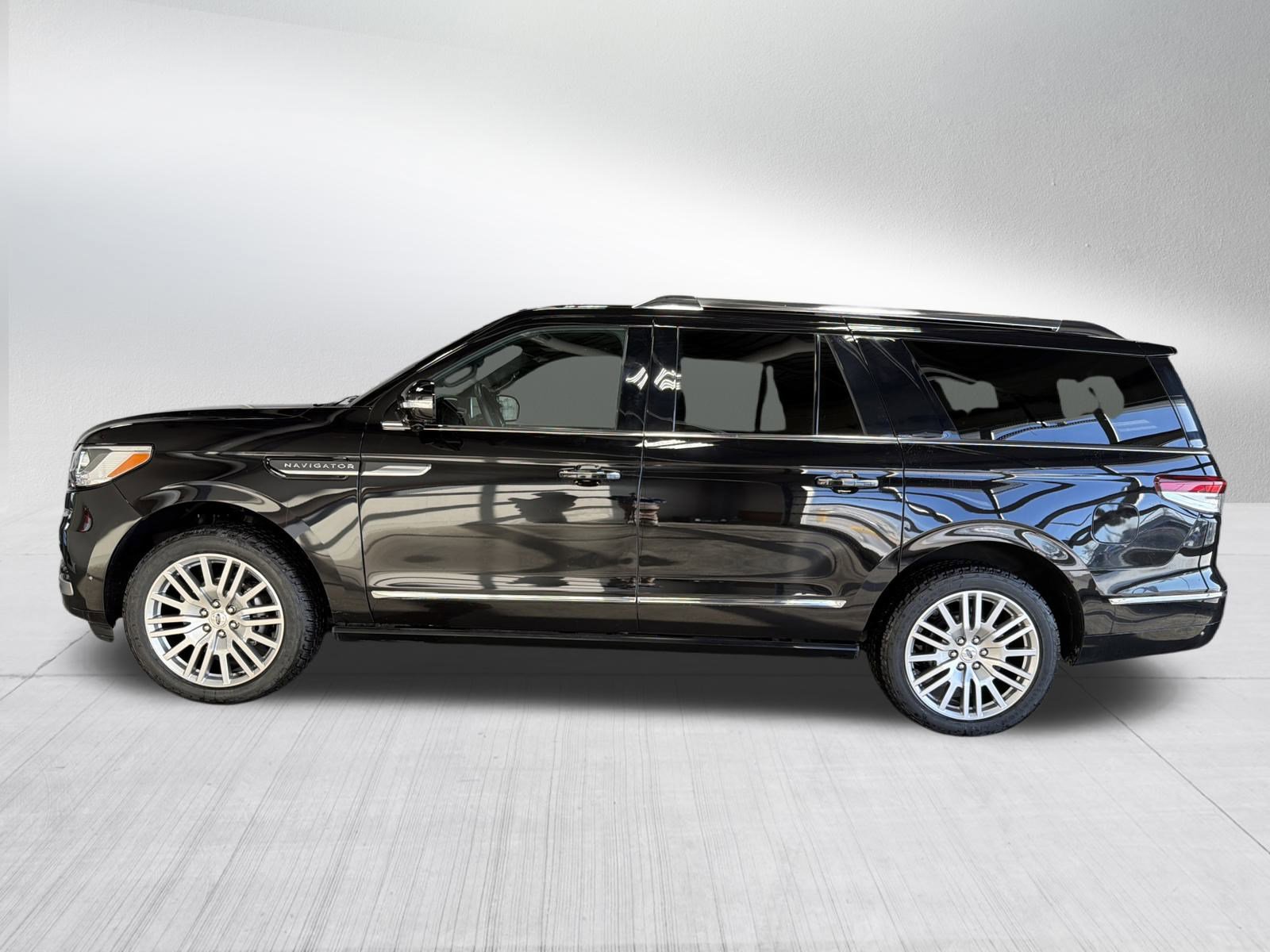 Used 2024 Lincoln Navigator L Reserve image 4