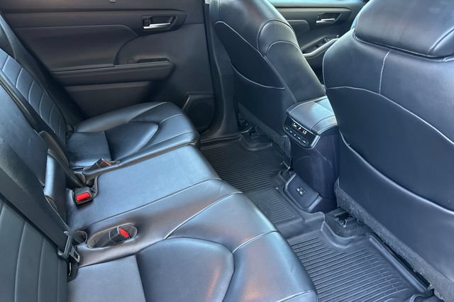 Used 2023 Toyota Highlander XLE FWD image 19