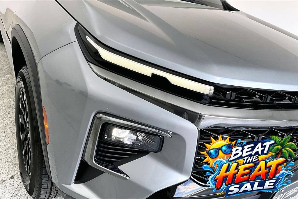 Used 2025 Chevrolet Traverse Z71 AWD/4WD image 36
