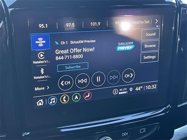 Used 2023 Chevrolet Traverse RS image 3