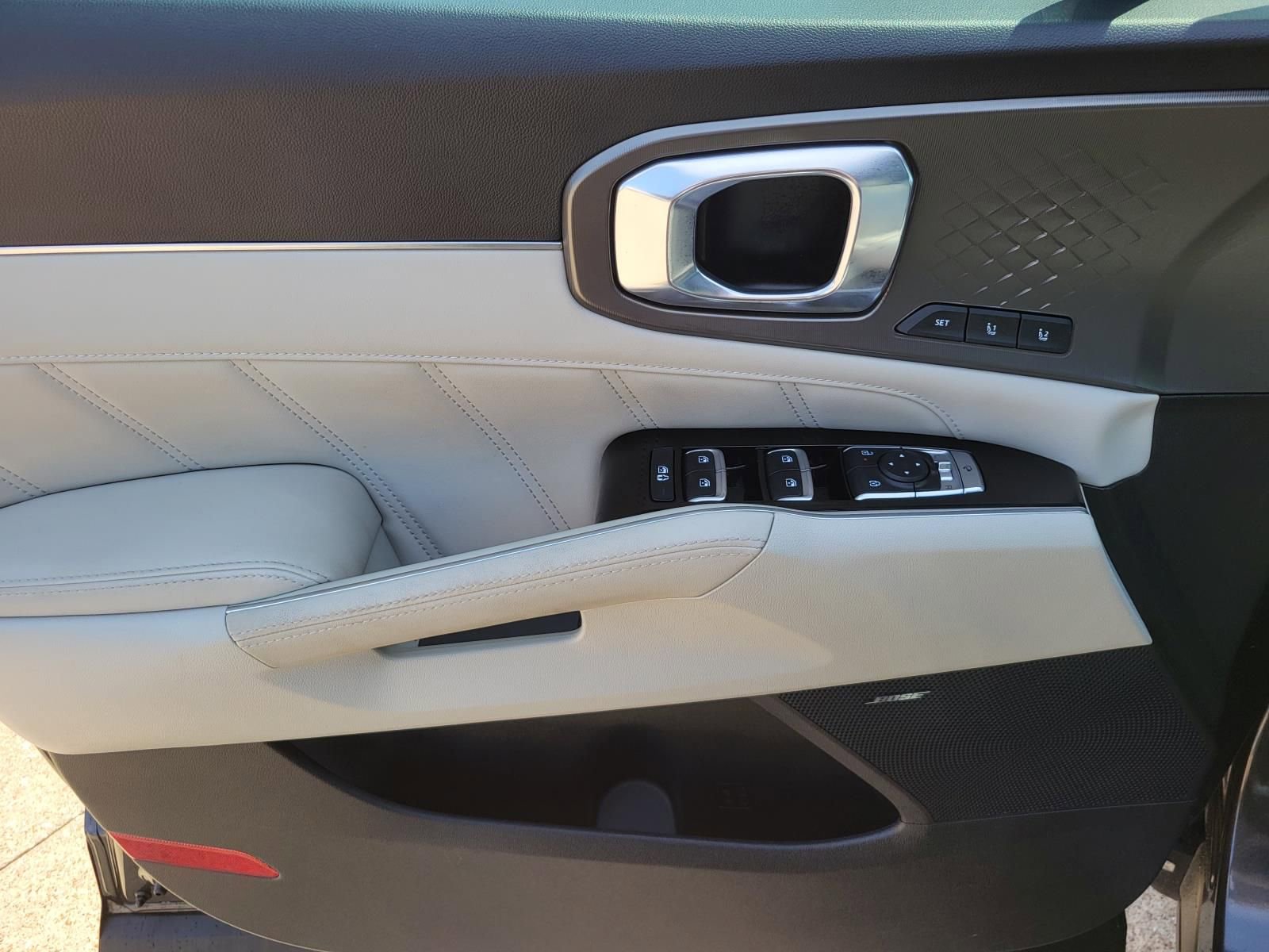 Used 2025 Kia Sorento SX Prestige image 19