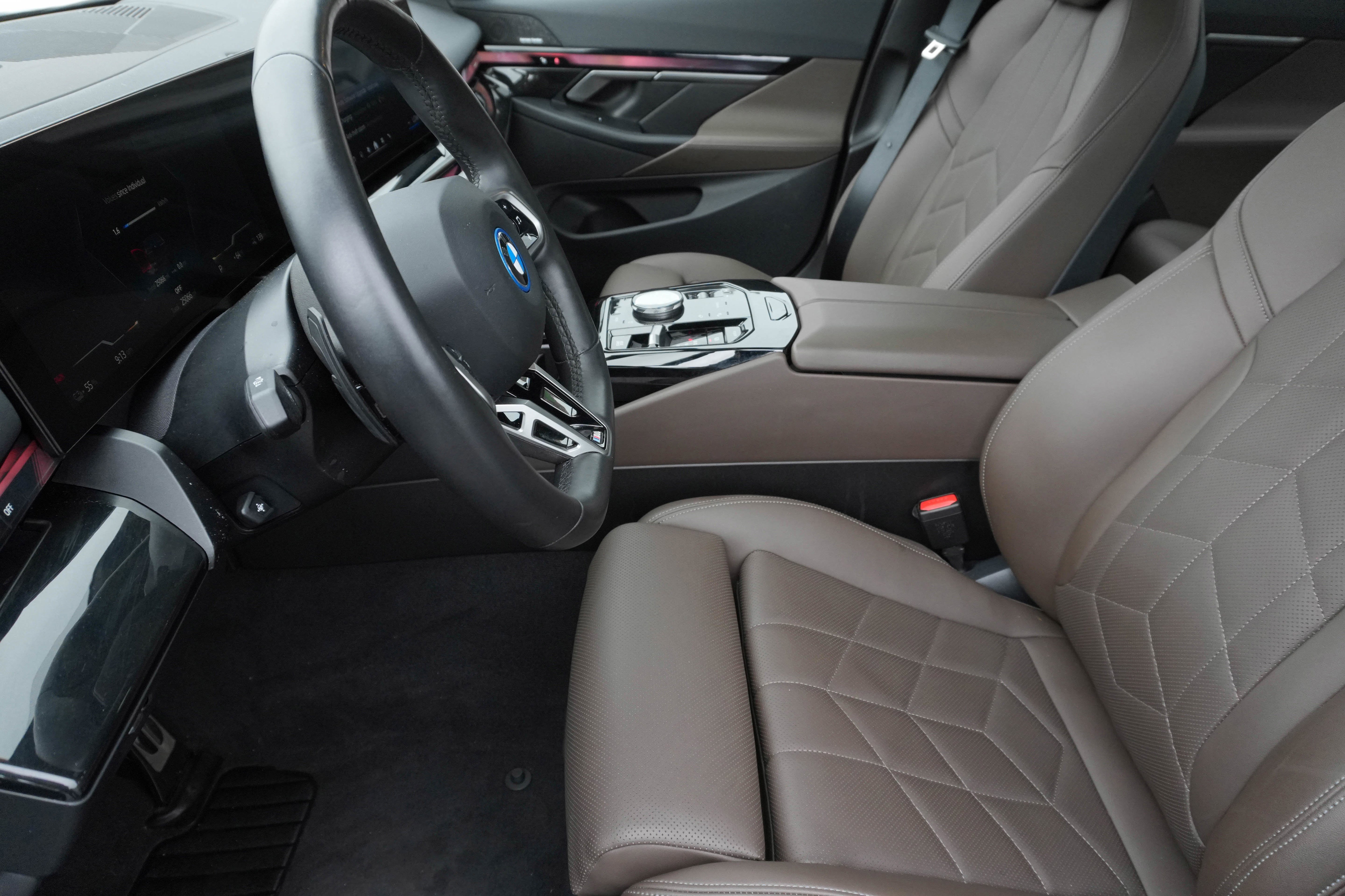 Certified 2024 BMW i5 eDrive40i w/ M Sport Package RWD image 11