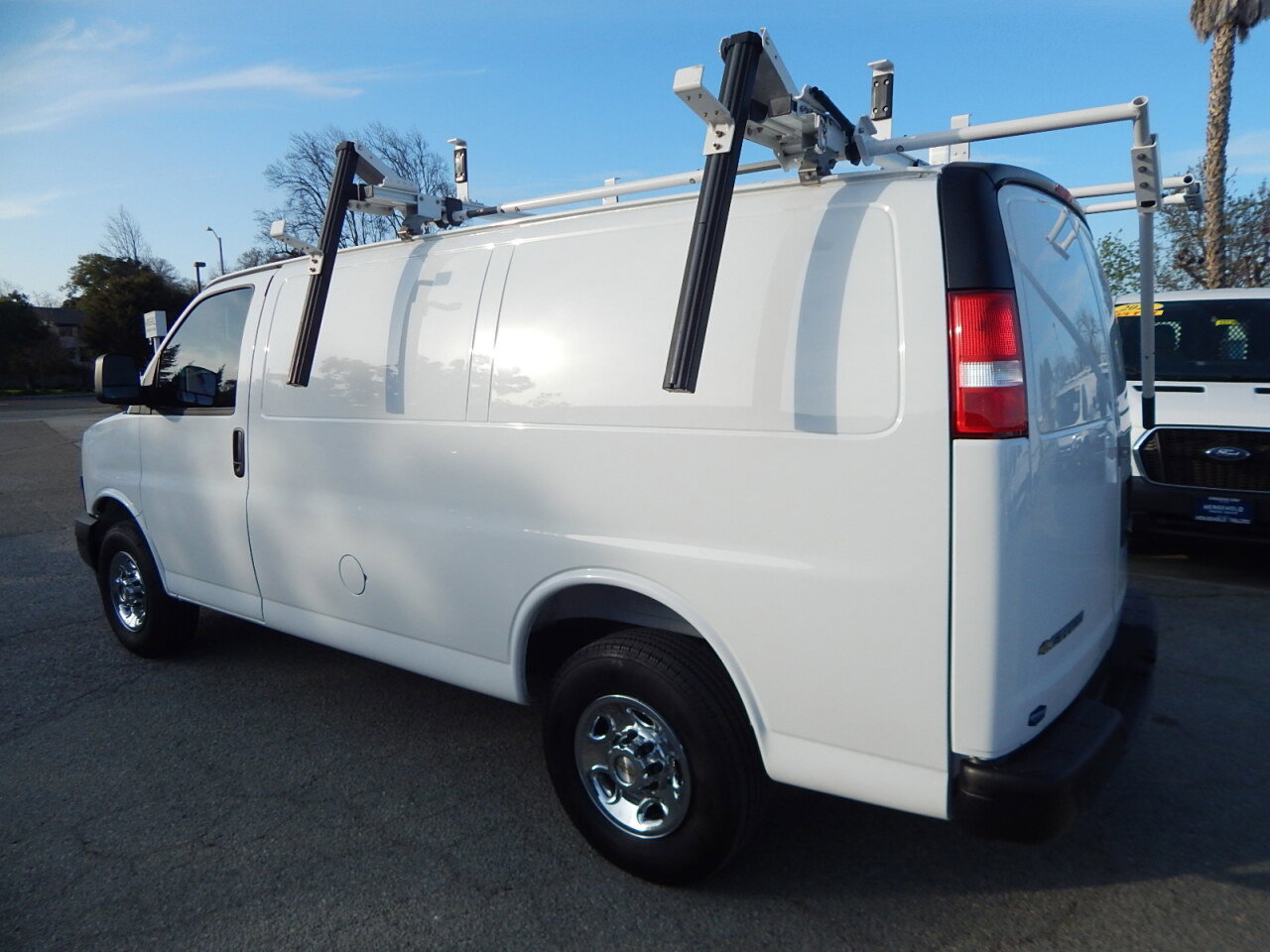 Used 2025 Chevrolet Express 2500 w/ Driver Convenience Package image 4