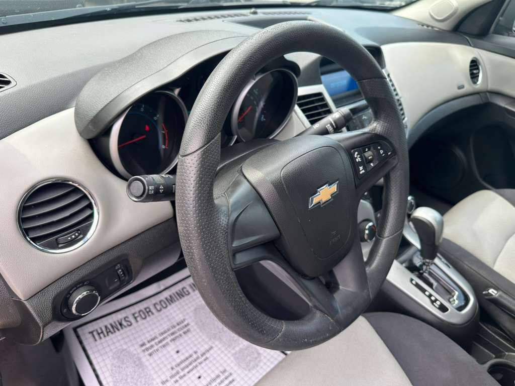 Used 2014 Chevrolet Cruze LS FWD image 13