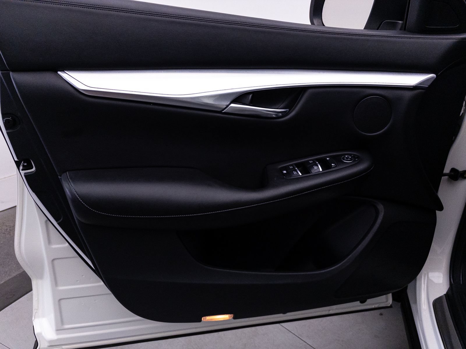 Used 2019 INFINITI QX50 Luxe w/ Cargo Package FWD image 17