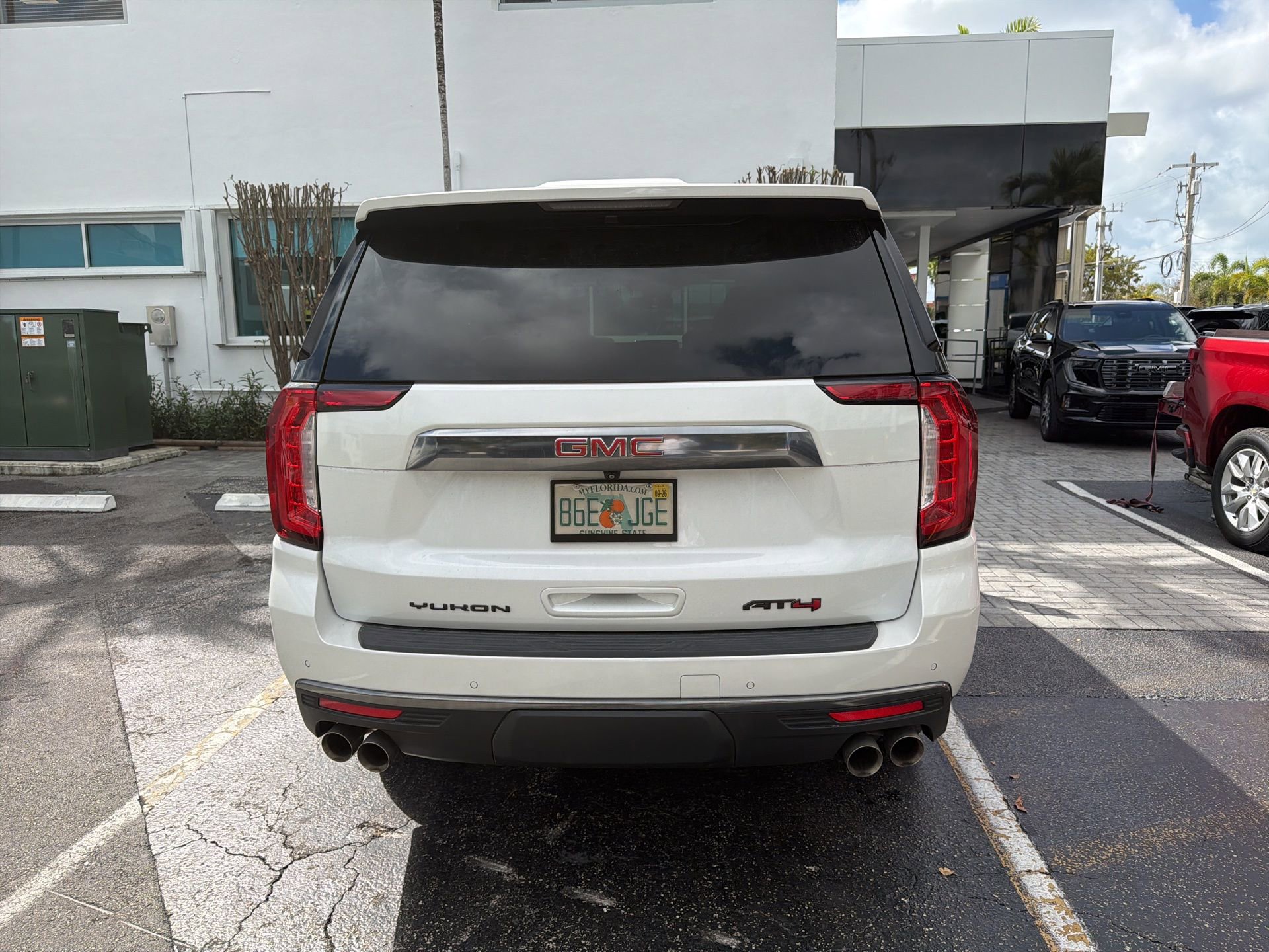 Used 2024 GMC Yukon AT4 w/ Technology Package image 10