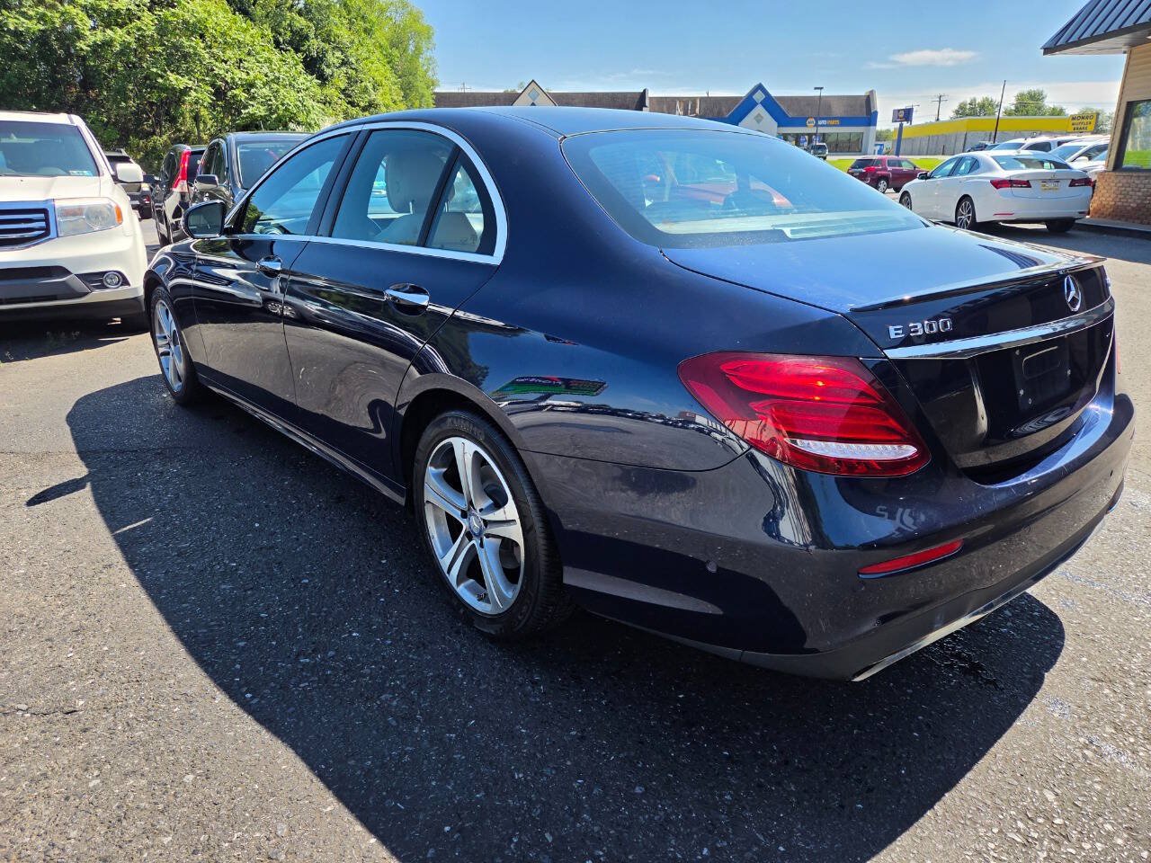 Used 2017 Mercedes-Benz E 300 4MATIC image 8