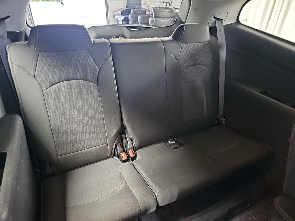 Used 2015 Chevrolet Traverse LT w/ Style and Technology Package FWD image 15