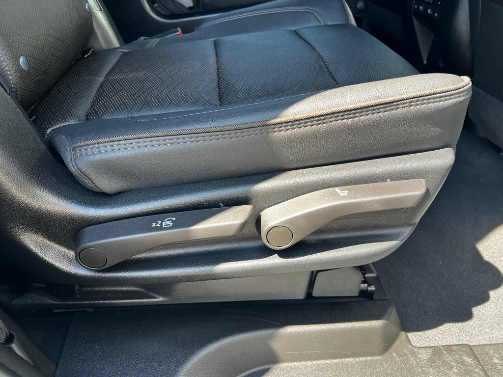Used 2023 Chevrolet Tahoe High Country AWD/4WD image 32