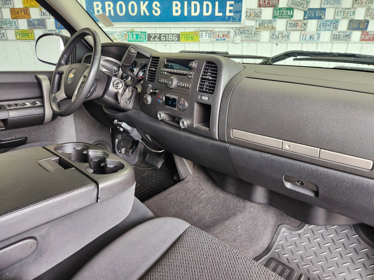 Used 2007 Chevrolet Silverado 1500 LT w/ 1LT Convenience Package AWD/4WD image 2