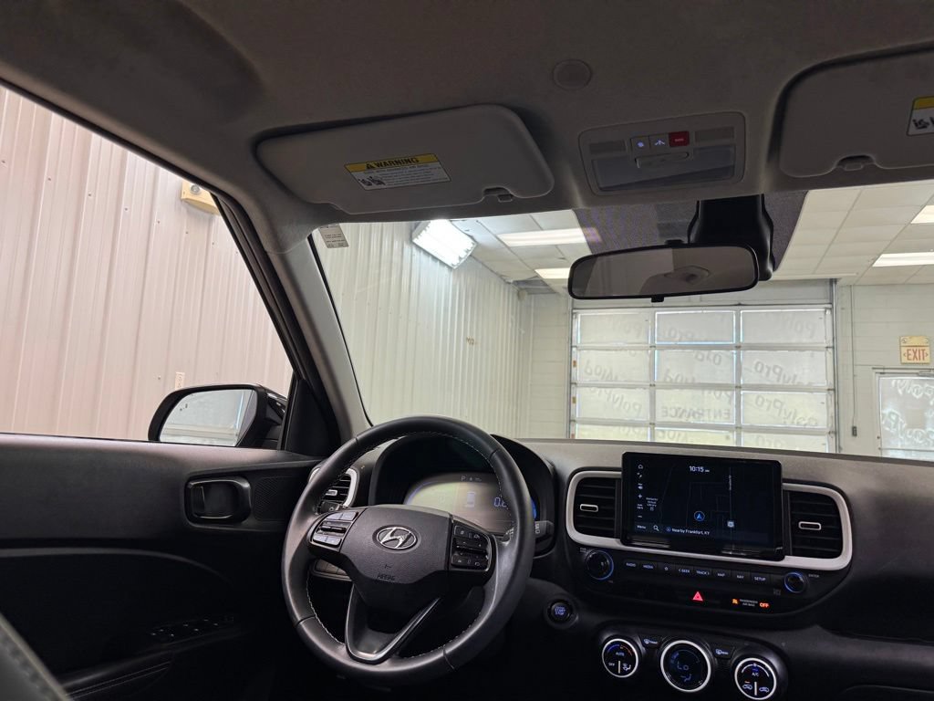 Used 2025 Hyundai Venue Limited FWD image 19