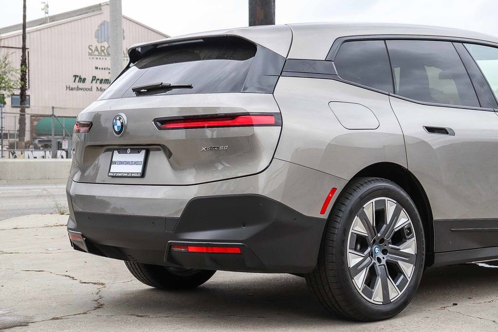 Used 2025 BMW iX xDrive50 w/ Convenience Package image 9