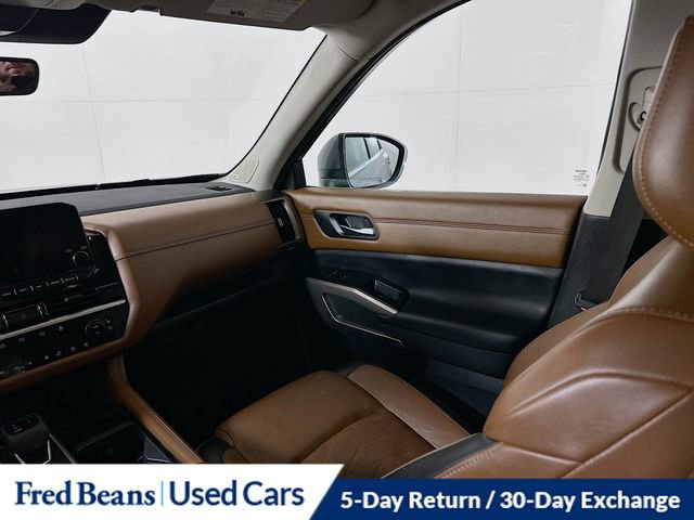 Used 2023 Nissan Pathfinder Platinum image 26