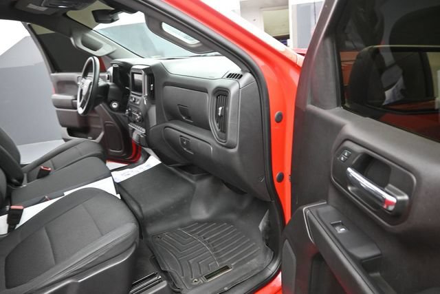 Used 2020 Chevrolet Silverado 1500 Custom w/ Custom Value Package AWD/4WD image 17