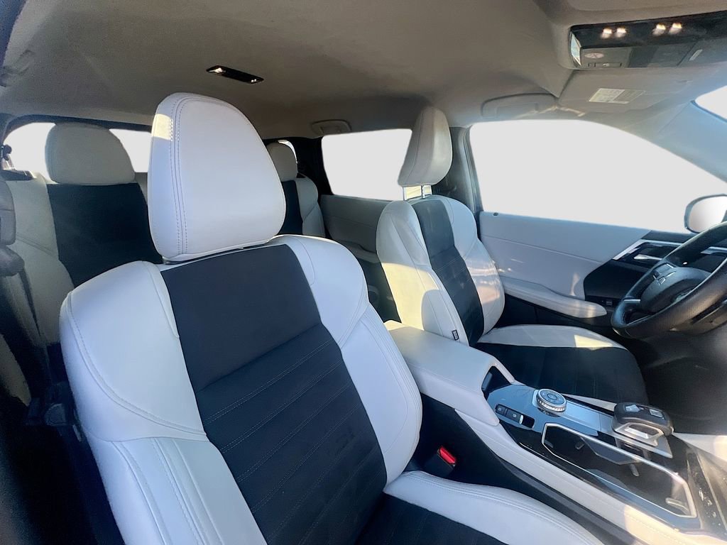 Used 2025 Mitsubishi Outlander SE image 31