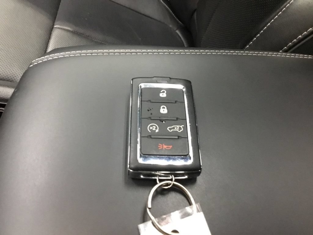 Used 2024 Jeep Grand Cherokee Overland w/ Luxury Tech Group IV AWD/4WD image 10