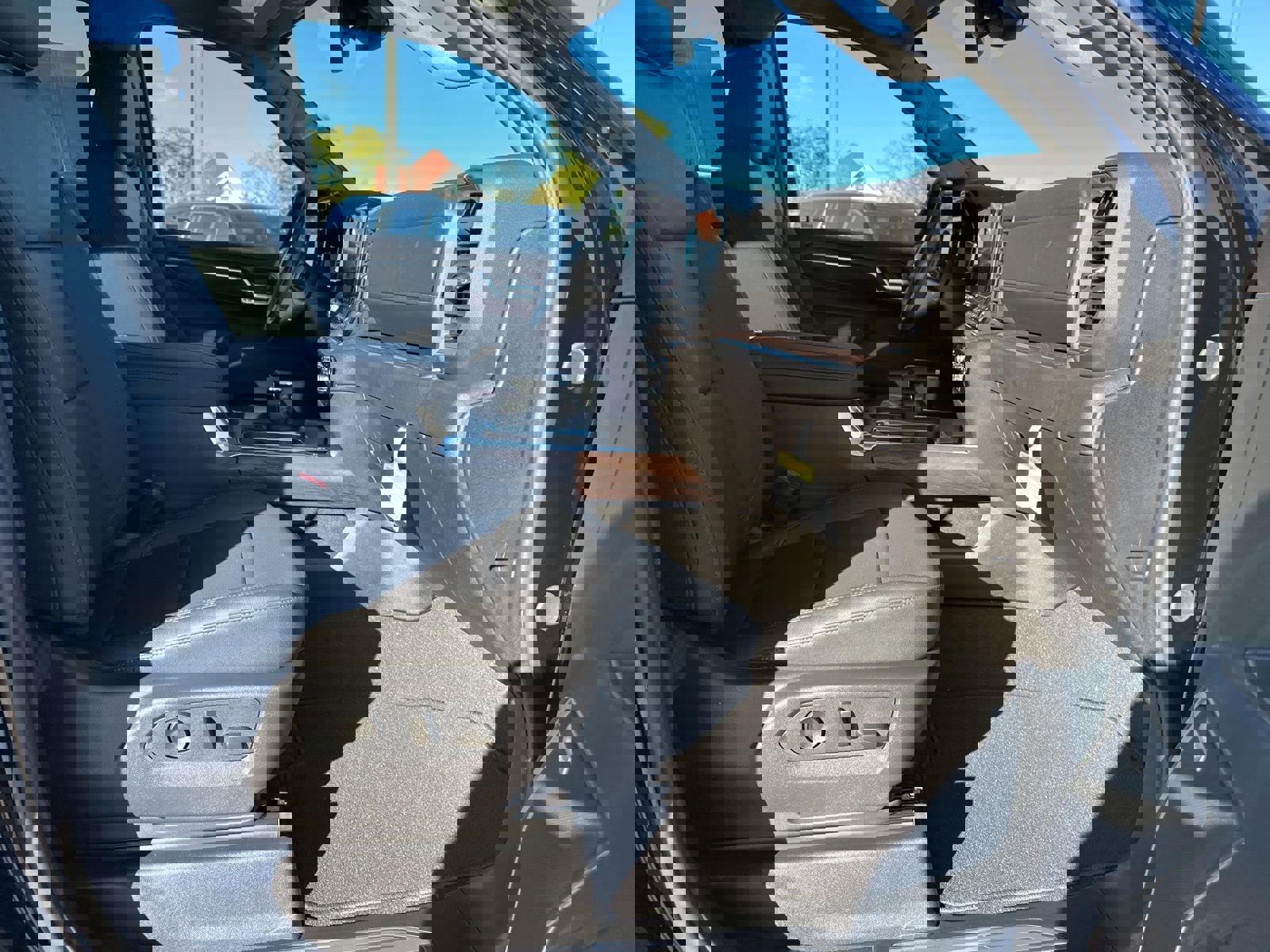 New 2026 GMC Sierra 1500 SLT w/ SLT Premium Plus Package image 23