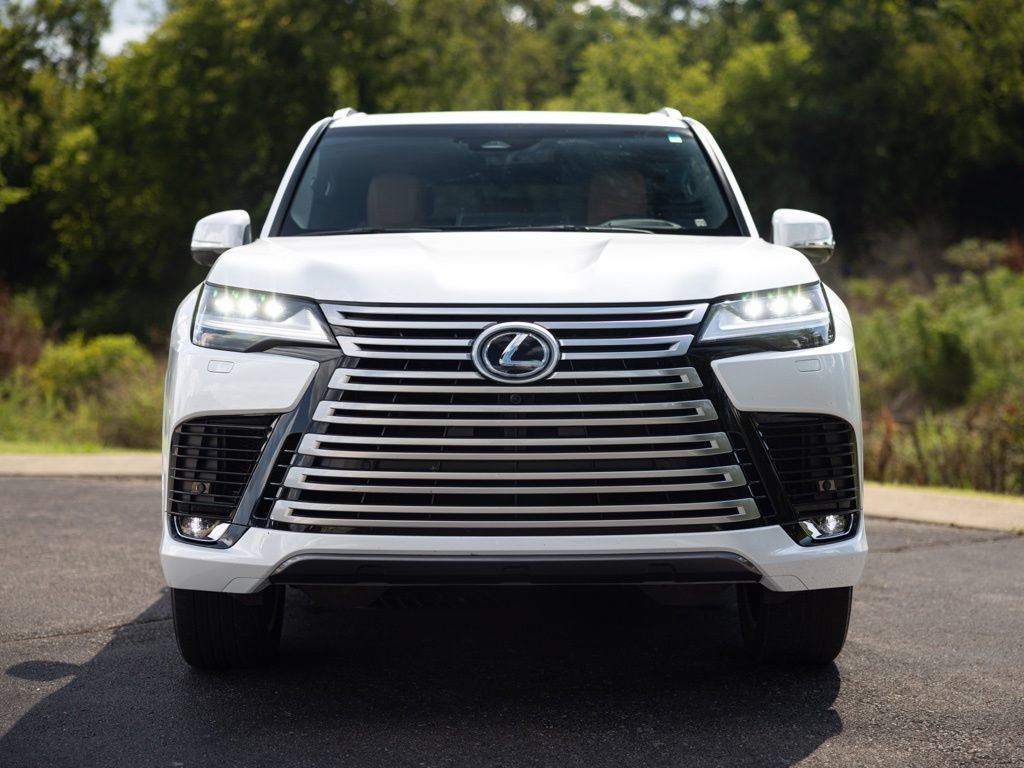 Used 2025 Lexus LX 600 4WD w/ Accessory Package (2T) image 10
