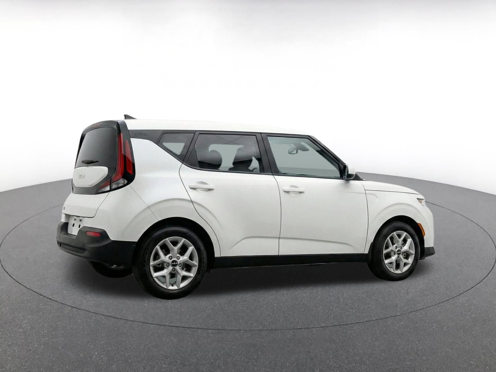 Used 2025 Kia Soul LX w/ LX Technology Package FWD image 10