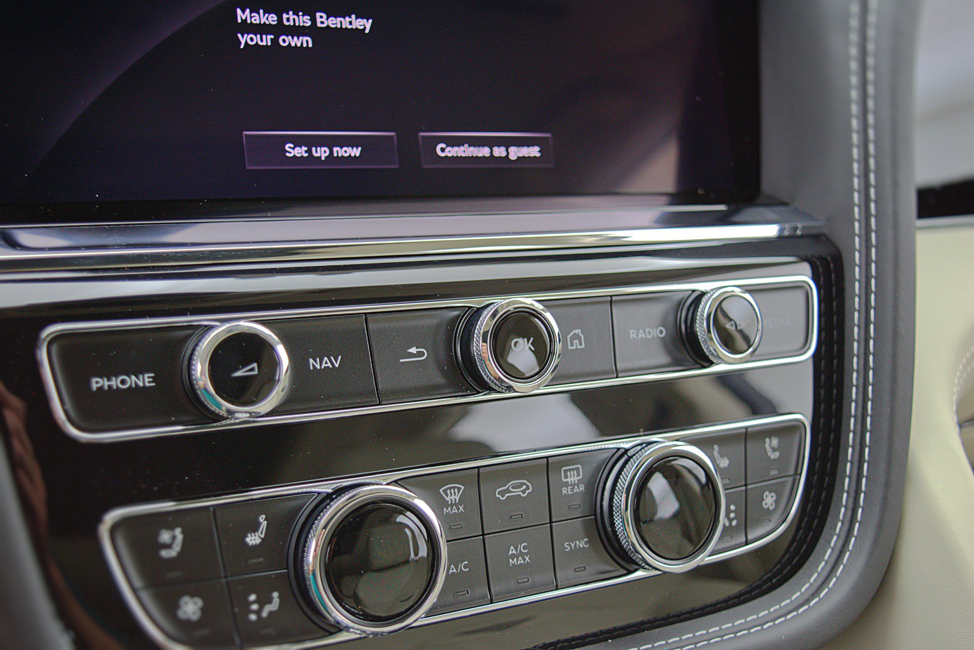 Used 2023 Bentley Bentayga Extended Wheelbase image 24