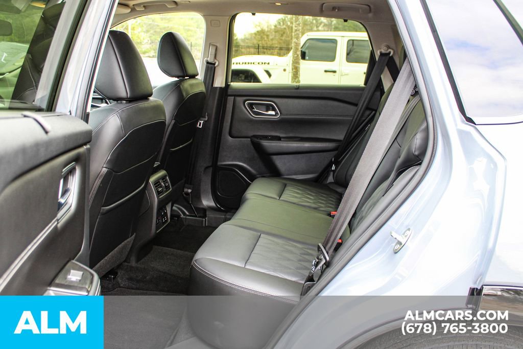 Used 2024 Nissan Rogue Platinum w/ Platinum Premium Package image 17