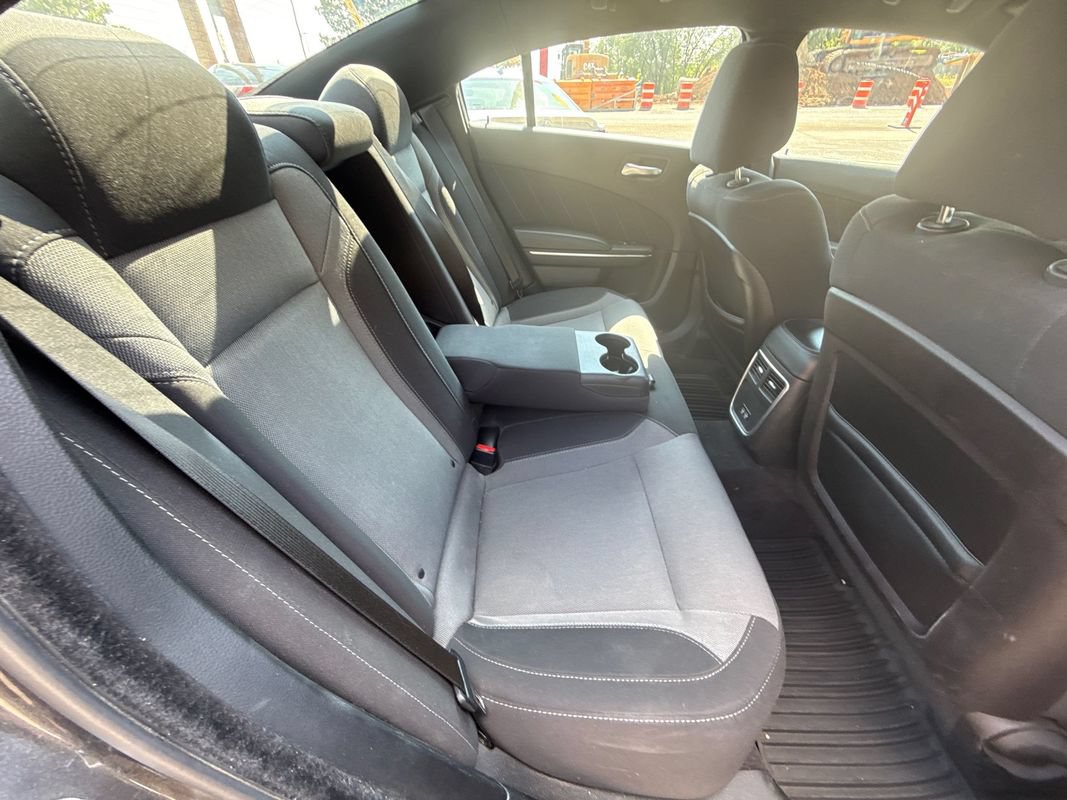Used 2016 Dodge Charger SXT w/ Navigation & Travel Group RWD image 10