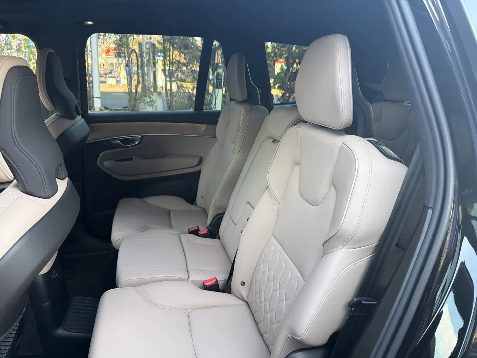 Used 2026 Volvo XC90 T8 Plus w/ Protection Package Premier image 18